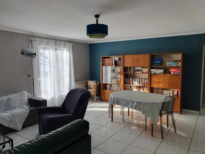 Location de vacances pour 4 personnes, avec terrasse ainsi que vue et piscine, animaux acceptés à Saint-Jean-du-Pin - 4