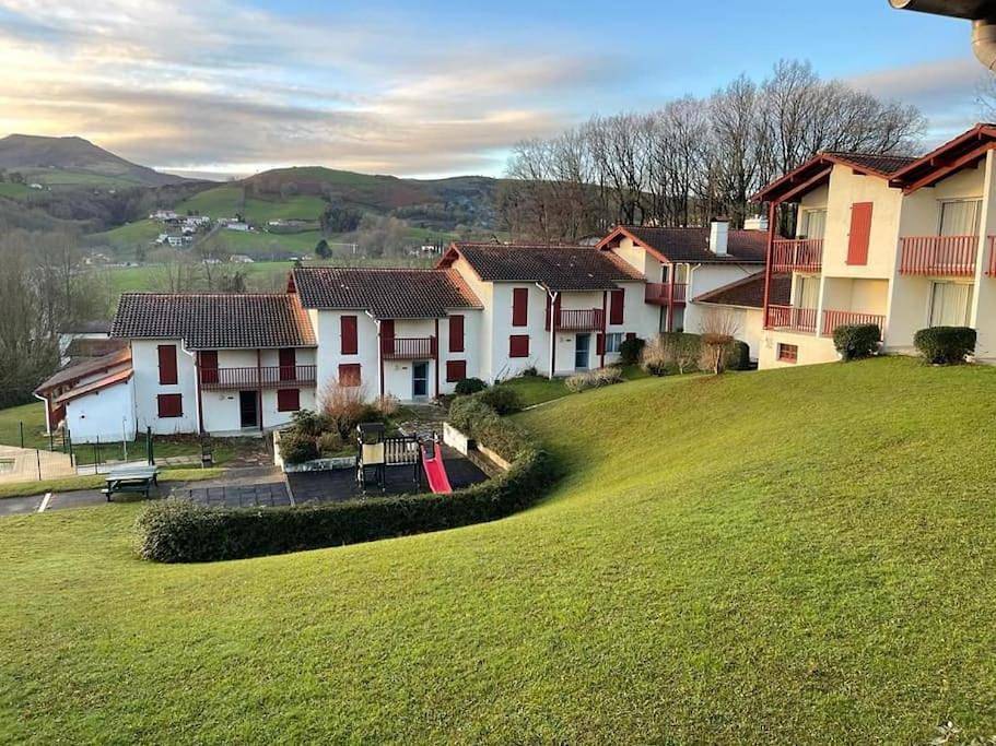 Appartement entier, Hosta Piscine Vue Montagnes in Souraïde, Région de Bayonne