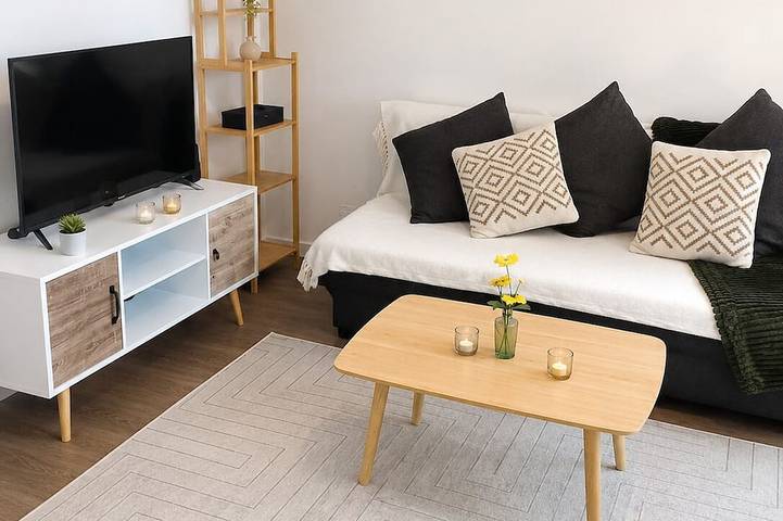 Appartement entier, Cosy Bondy. Appartement chaleureux avec parking, Wi-Fi, balcon, proche transport in Bondy, Seine-Saint-Denis