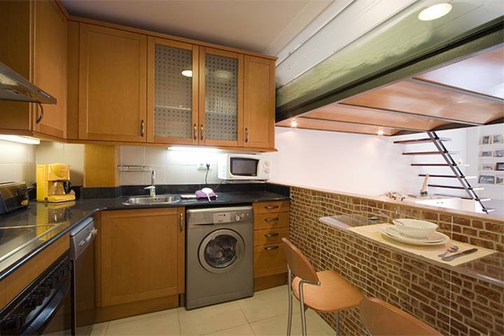 Ganze Wohnung, Ferienwohnung für 2 Personen mit Balkon in Barcelona Zentrum, Barcelona