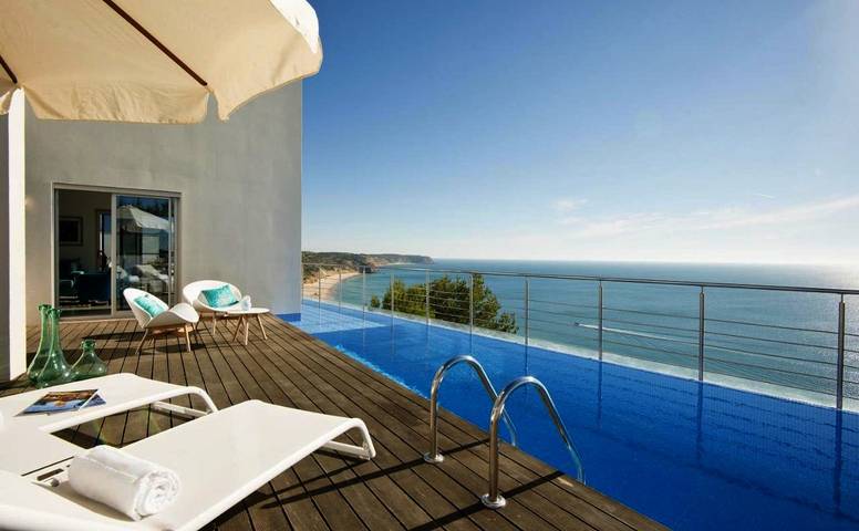 Villa para 16 pessoas, com varanda e vista e ainda piscina, adaptado a crianças em Salema