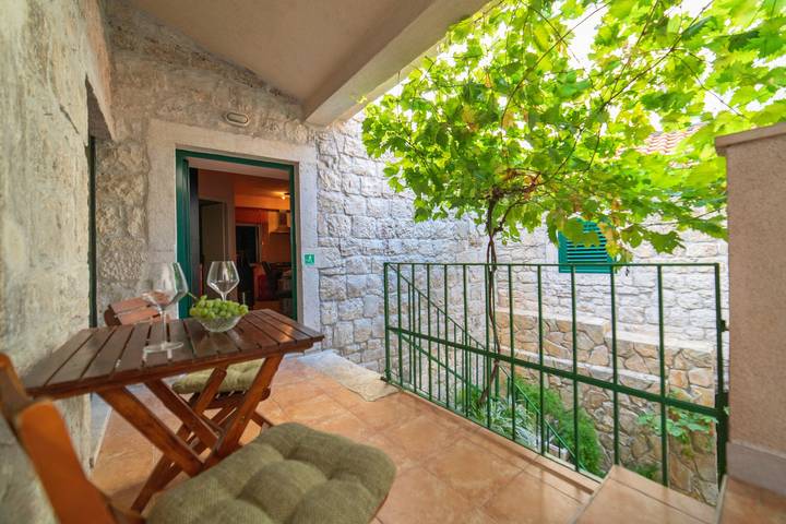 Feriehus for 8 personer, med terrasse i Split-Dalmatia