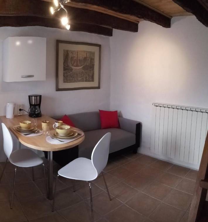 Location de vacances pour 3 personnes, avec vue ainsi que piscine et jardin à Nanteuil-Auriac-de-Bourzac - 4