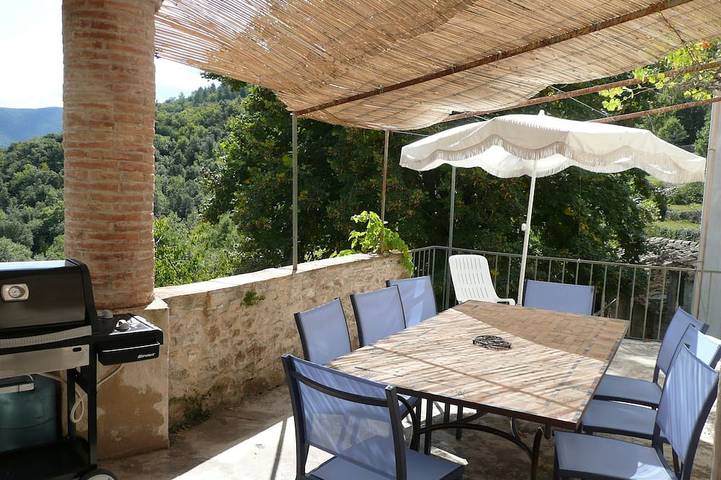 Gîte pour 4 personnes, avec terrasse et jardin, animaux acceptés