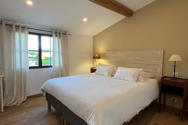 Stone house in the heart of the village with pool and garden, Provence charm in Fontvieille, Arles und Umgebung