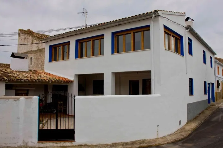 Apartamento de vacaciones para 7 personas, con jardín y piscina además de terraza y vistas, Se admiten mascotas - 1