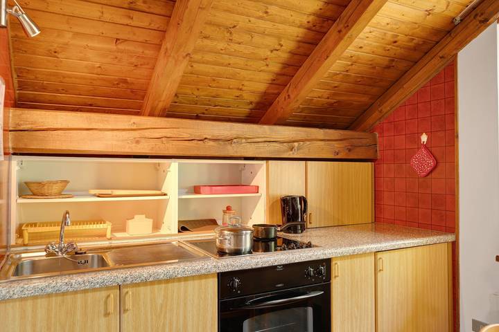 Entire apartment, 'Residence Bilocale' Apartment with Shared Garden and Wi-Fi in Pracorno, Rabbi