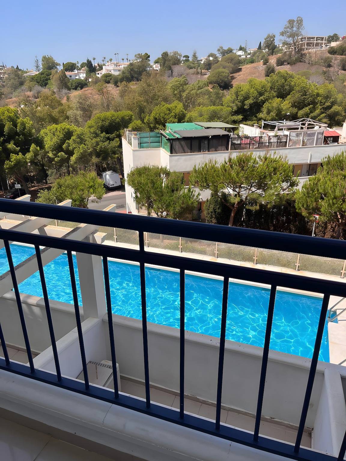 Geheel appartement, Licht appartement met zee- en bergzicht in Benalmádena met zwembad & privéterras in Benalmádena Costa, Benalmádena