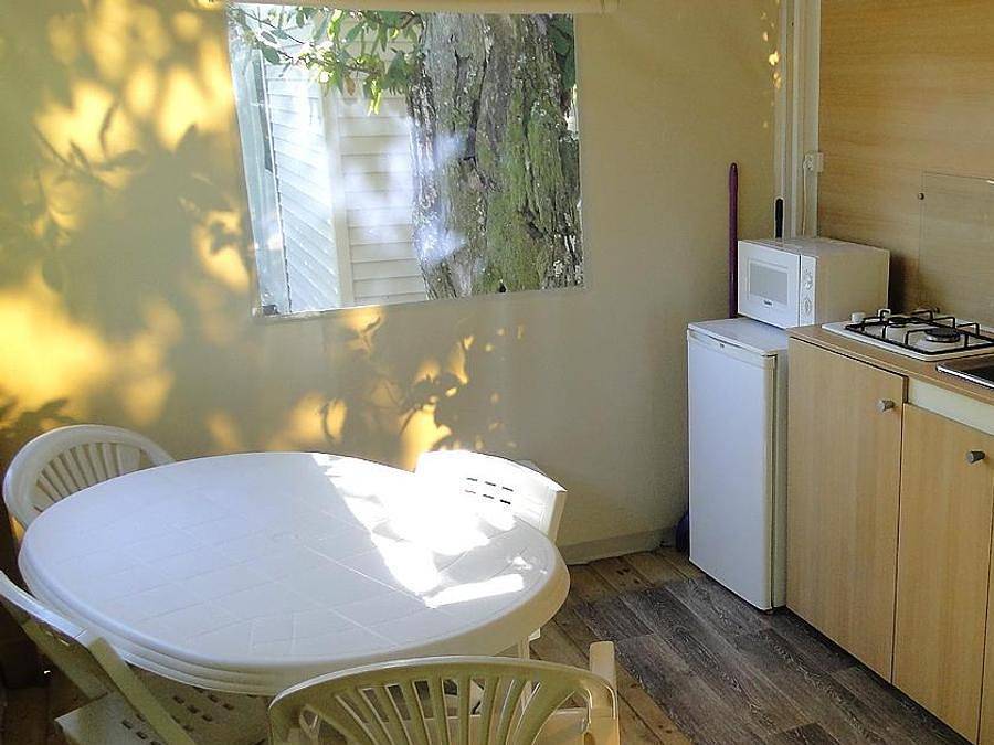Camping Les Châtaigniers - Mobilheim 4 personen - Tithome von Mittwoch zu Mittwoch in der Saison - ohne Dusche in Ribes, Parc naturel régional des Monts d'Ardèche