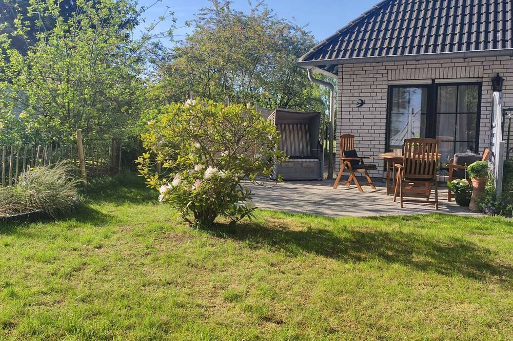 Ganze Wohnung, F-1064 Rhododendronblüte - Ferienwohnung Rhododendronblüte F-1064 Wohnung 01 in Lietzow, Bergen auf Rügen und Umgebung