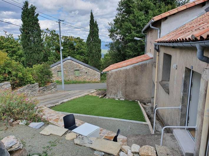 Gîte pour 4 personnes, avec terrasse et vue à Vieussan - 2