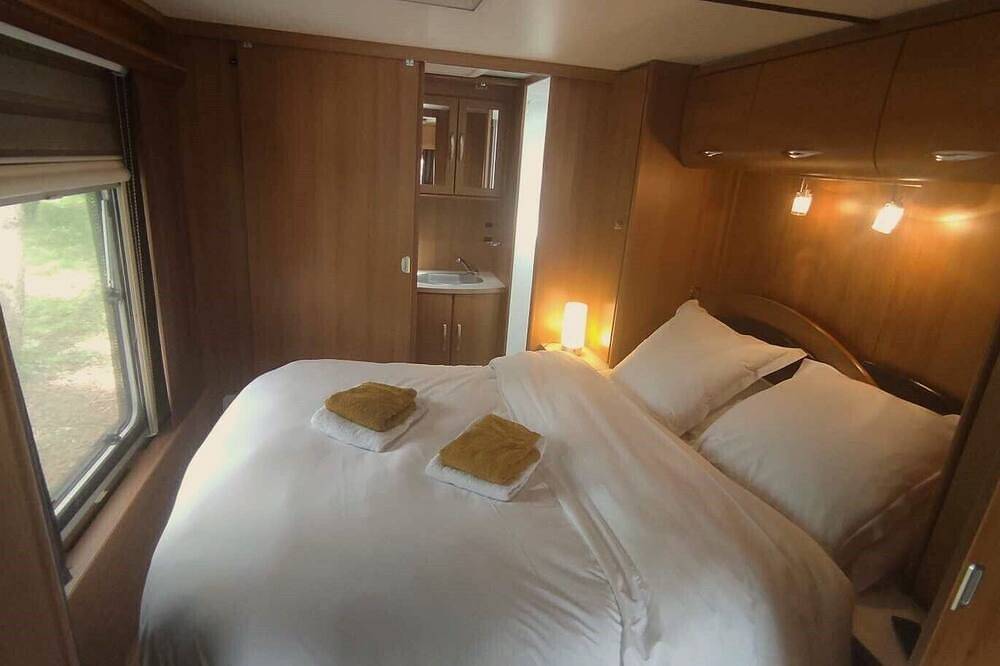 Caravan room 18m2/Chambord/Cheverny/Beauval/Chenonceau in Fougères-sur-Bièvre, Sologne