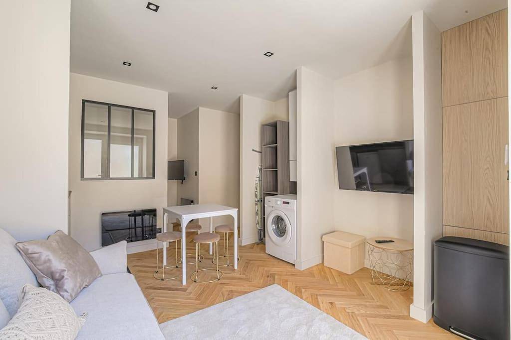 Appartement entier, One-Bedroom Apartment in Saint-Didier-au-Mont-d'Or, Lyon et ses environs