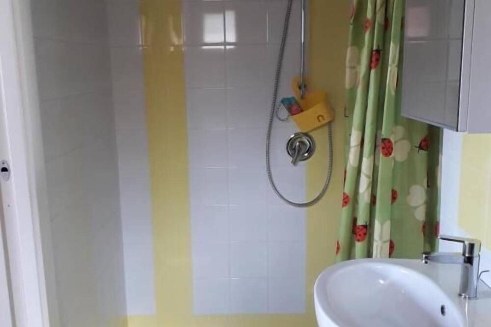 Ganze Wohnung, \"Marone\" room in Marone, Gemeinde Marone