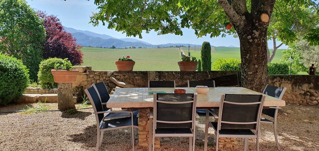 Gîte pour 6 personnes, avec jardin ainsi que terrasse et piscine