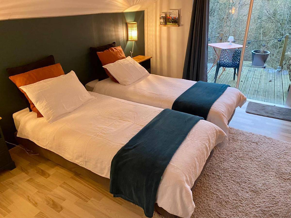 La chambre d hotes de marie indépendante et sa terrasse avec vue panoramique proche alpes mancelles in Sillé-le-Guillaume, Parc naturel régional Normandie-Maine