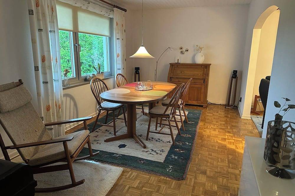 Ganze Wohnung, Geräumige Fewo. mit eigenem Eingang Nähe Kurklinik Bad Oexen und Weserradweg in Bad Oeynhausen, Wiehengebirge