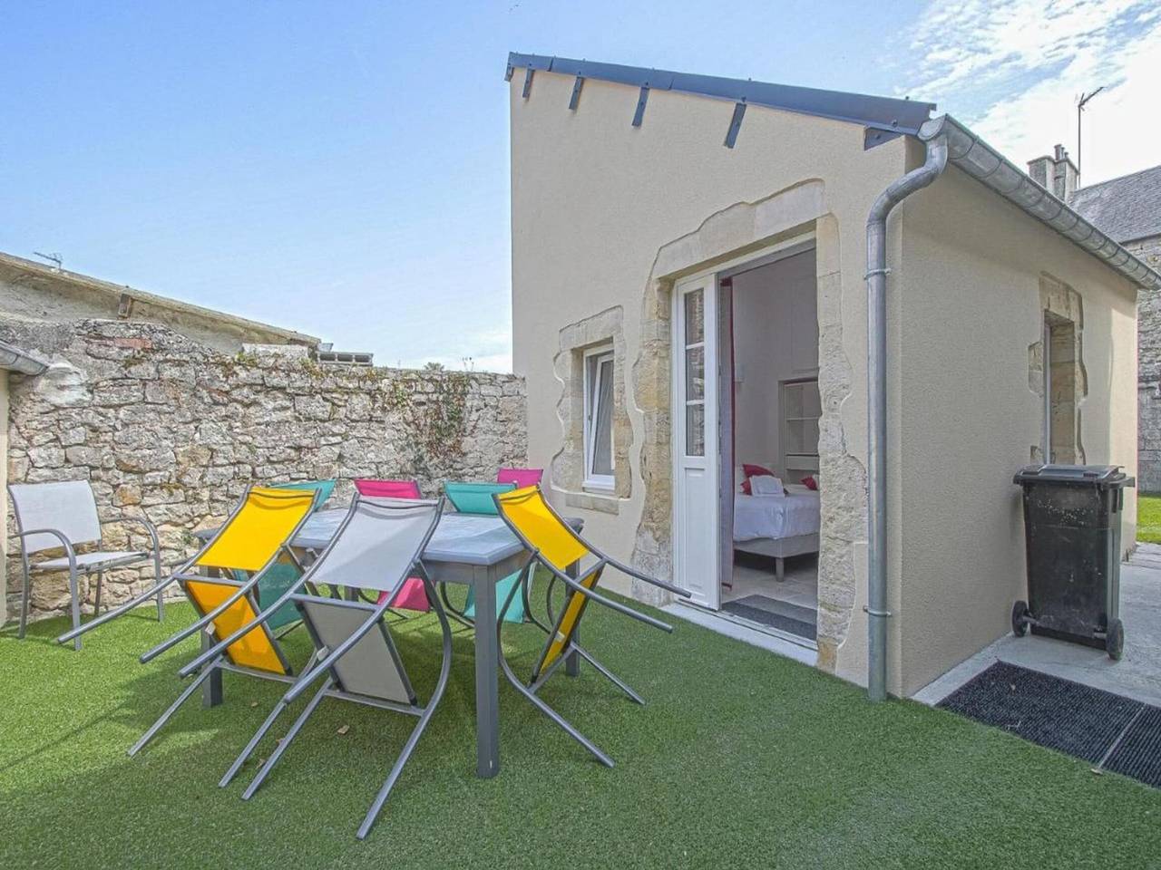 Holiday Home in the heart of Calvados with Terrace in Saint-Benoît-de-l'Aure, Bayeux und Umgebung