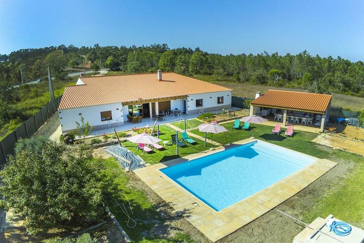 Ferielejlighed for 2 personer, med have og pool - 1