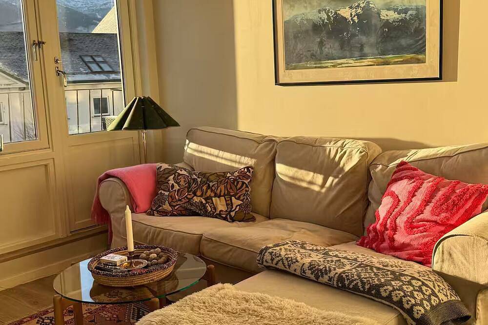 Hel leilighet, Togstasjon 1 min - Penthouse – Utsikt over Voss Kirke in Voss