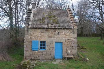 Gîte pour 3 personnes, avec jardin ainsi que terrasse et vue à Meyrignac-l'Église