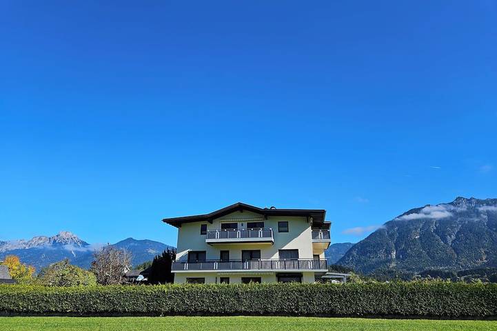 Ferienwohnung für 10 Personen, mit Balkon in Ehenbichl