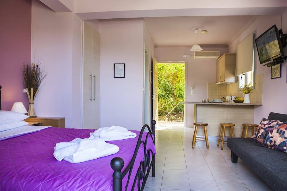 Entire apartment, Polymnia I - Ground Floor Studio No.5 in Lassi, Argostoli