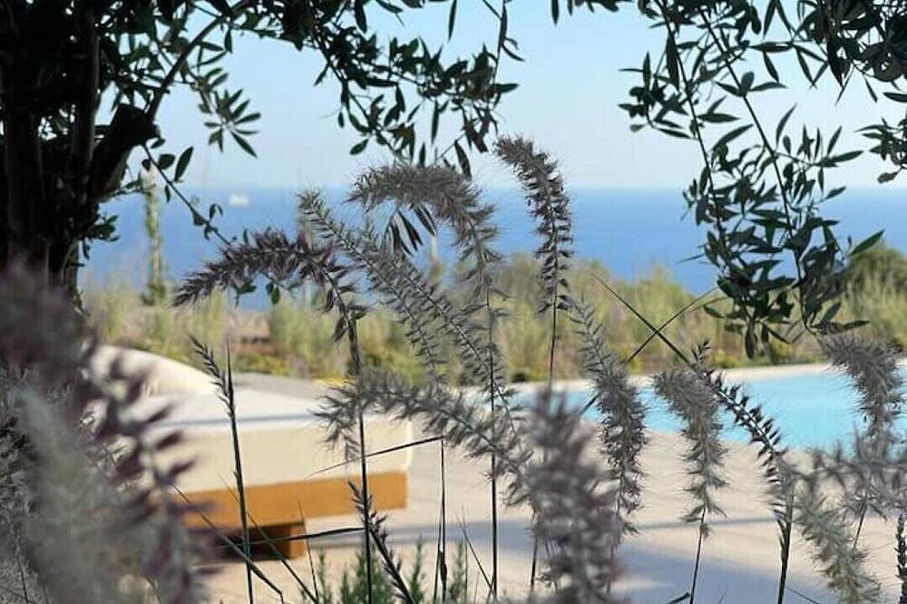 Avertosia Villa Ii with Private Pool and Sea View in Lassi, Argostoli