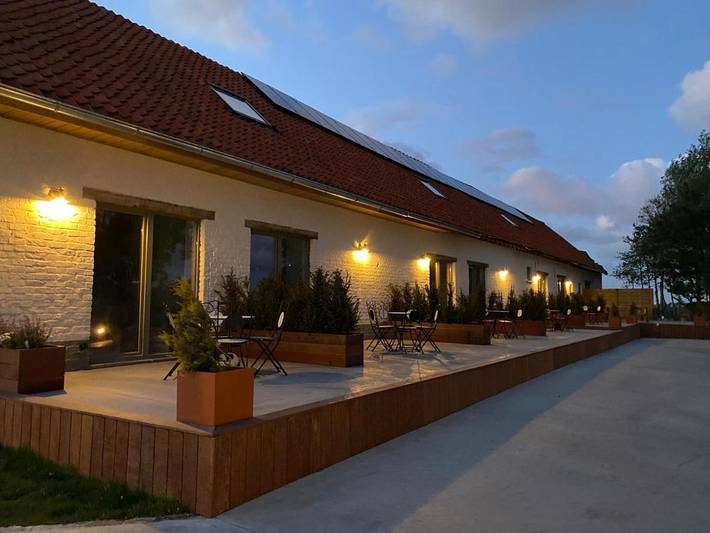 Chambre d’hôte pour 19 personnes, avec Terrasse ainsi que Jardin et Piscine à Middelkerke