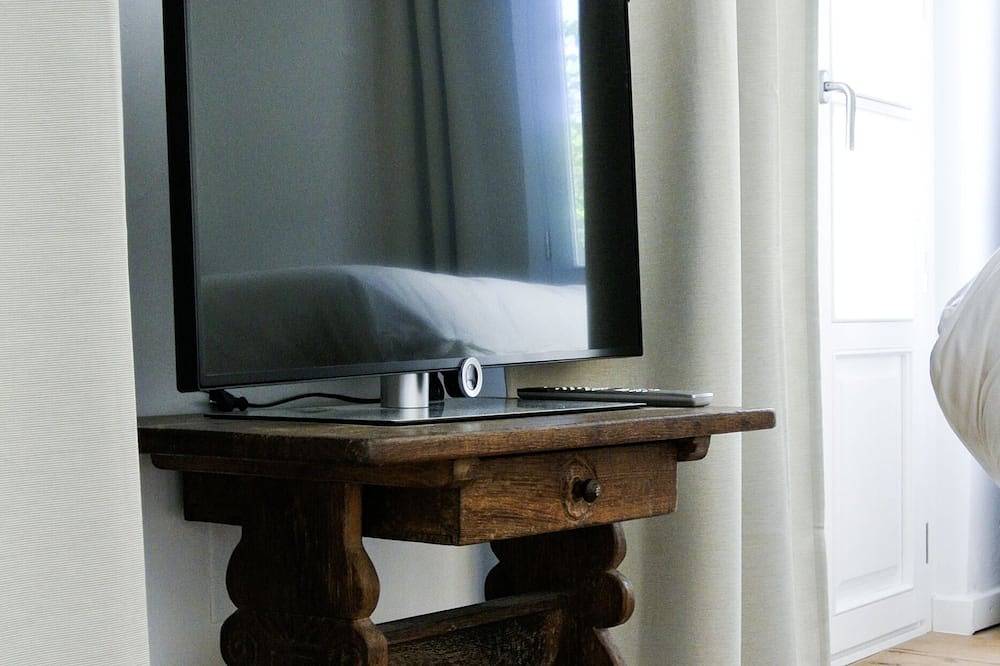 Beautiful property with private pool and tennis court and sensational location in Alhama de Granada, Granada Province