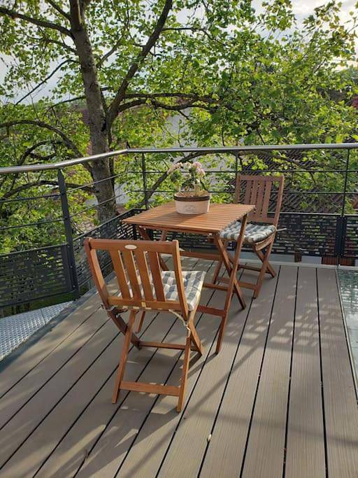 Appartement de vacances pour 2 personnes, avec terrasse ainsi que vue et jardin