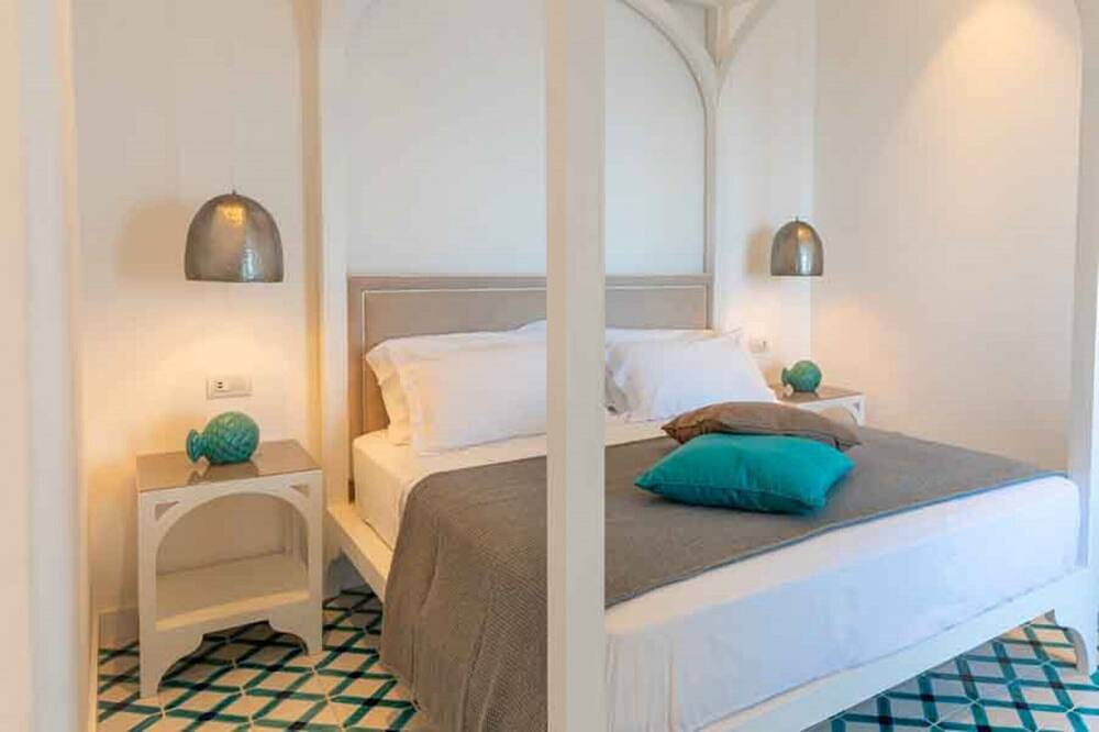 Amore Rentals - Villa dei Sogni with Private Swimming Pool, Sea View, Parking and Air Conditioning in Massa Lubrense, Naples Province