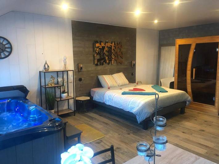 Gîte pour 2 personnes, avec jardin ainsi que jacuzzi et sauna dans Nancray