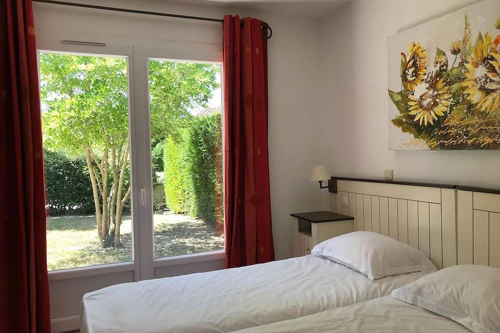 Villa in Parthenay mit privatem Garten in Les Forges, Deux-Sèvres