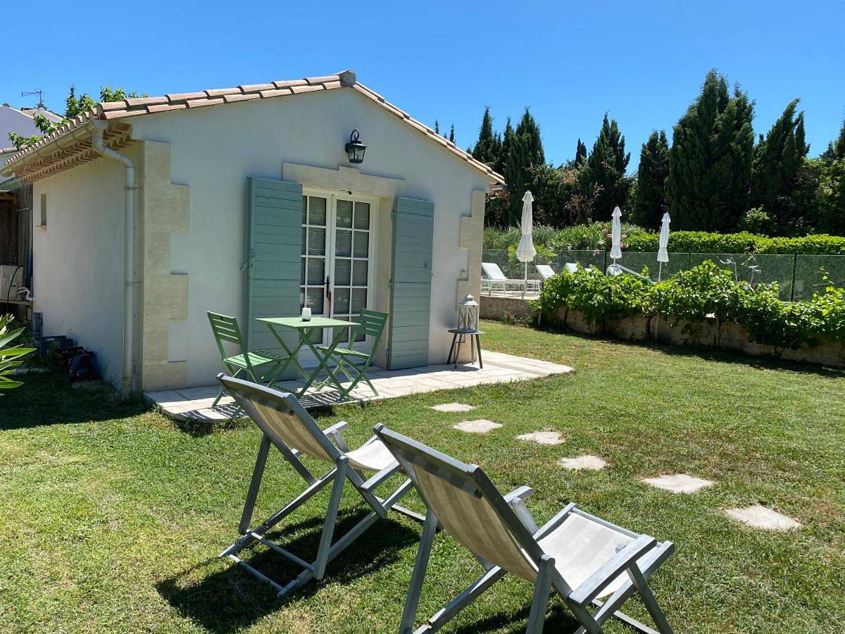 Double Room with Pool View in Saint-Rémy-de-Provence, Région d'Arles
