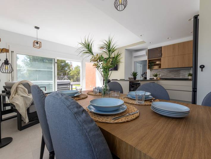 Location de vacances pour 6 personnes, avec jardin ainsi que vue et terrasse, animaux acceptés à Riumar - 4