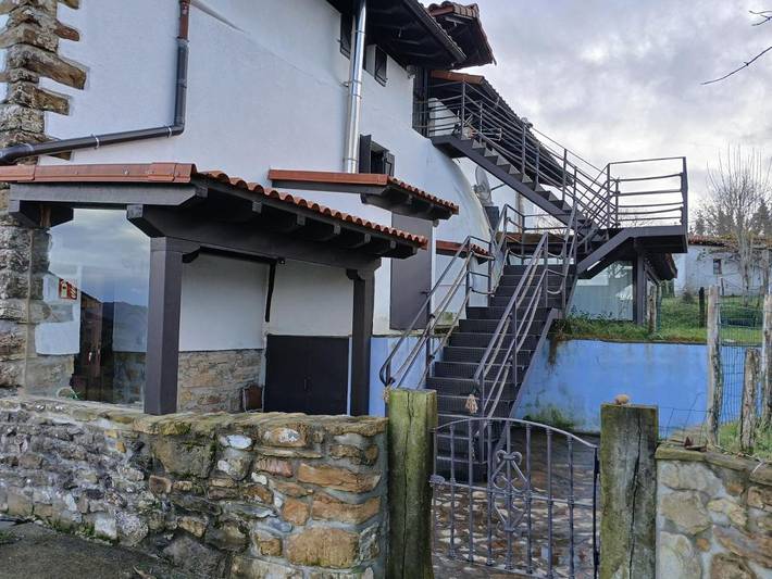 Auberge pour 4 personnes, avec Terrasse ainsi que Jardin et Vue à Ziortza-Bolibar