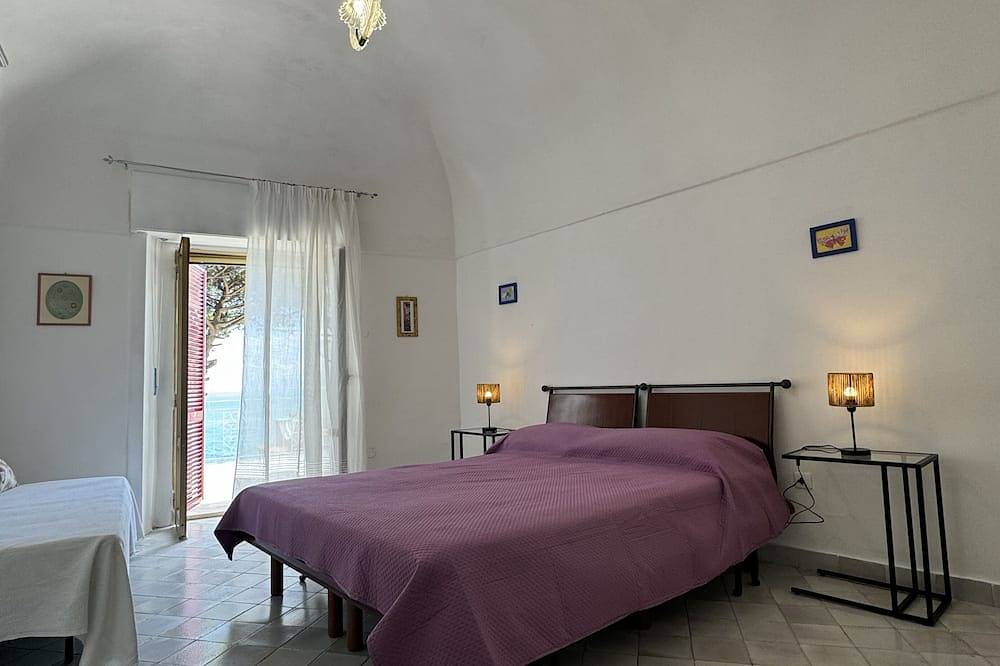 Luxury House Marinadalbori, Terrazzo Privato a 10 Metri dal Mare in Amalfi Coast in Vietri sul Mare, Amalfi Coast