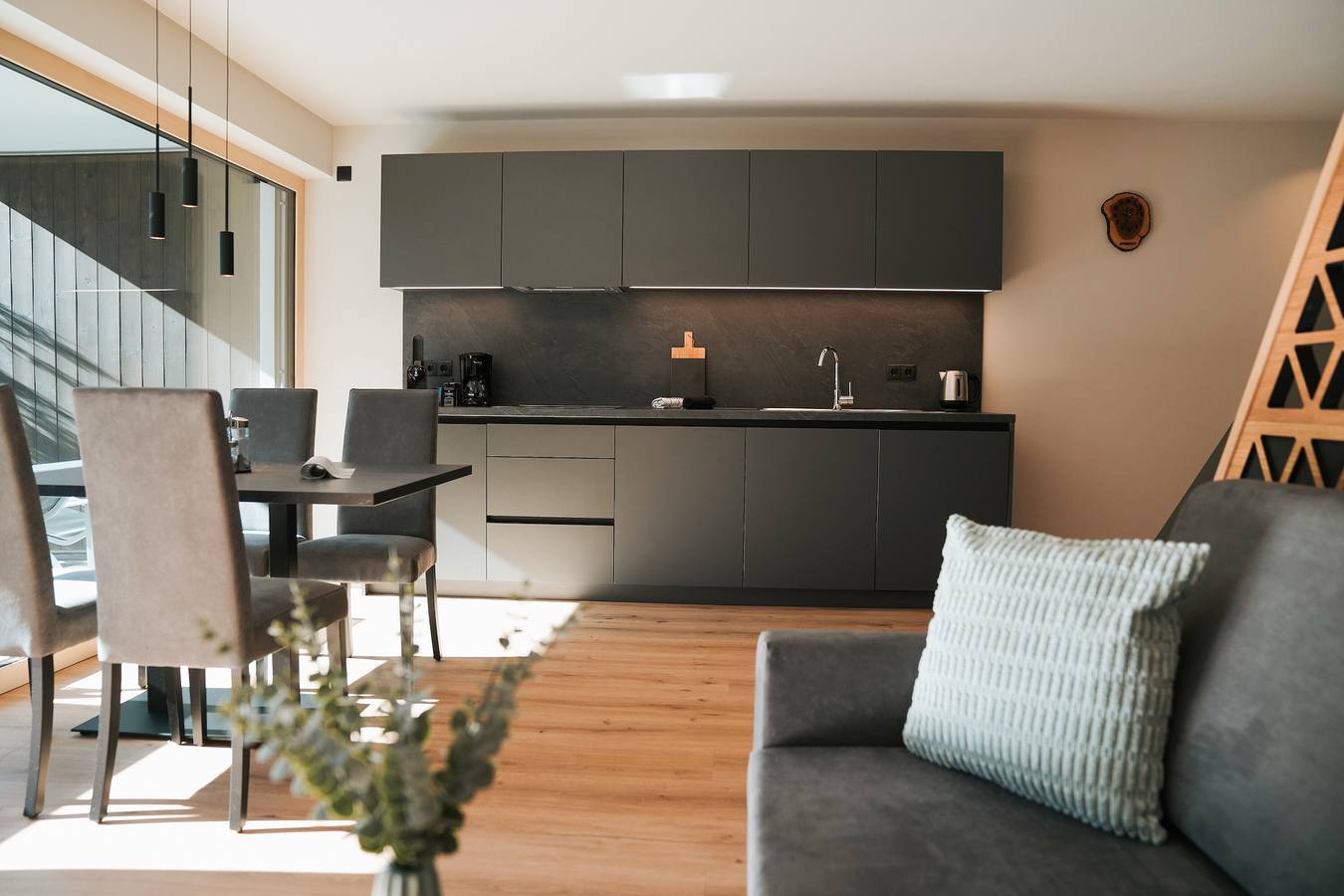 Ganzes Studio, Einzimmerapartment 'Garden Lodge Exclusive One' mit Bergblick, privater Terrasse und Wlan in Saltaus, St. Martin in Passeier