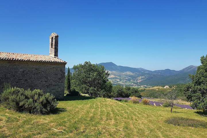 Gîte pour 9 personnes, avec jardin à Le Poët-Sigillat
