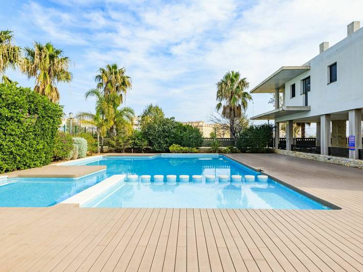 Apartamento para 4 personas, con Terraza además de Jardín y Piscina en Moncófar