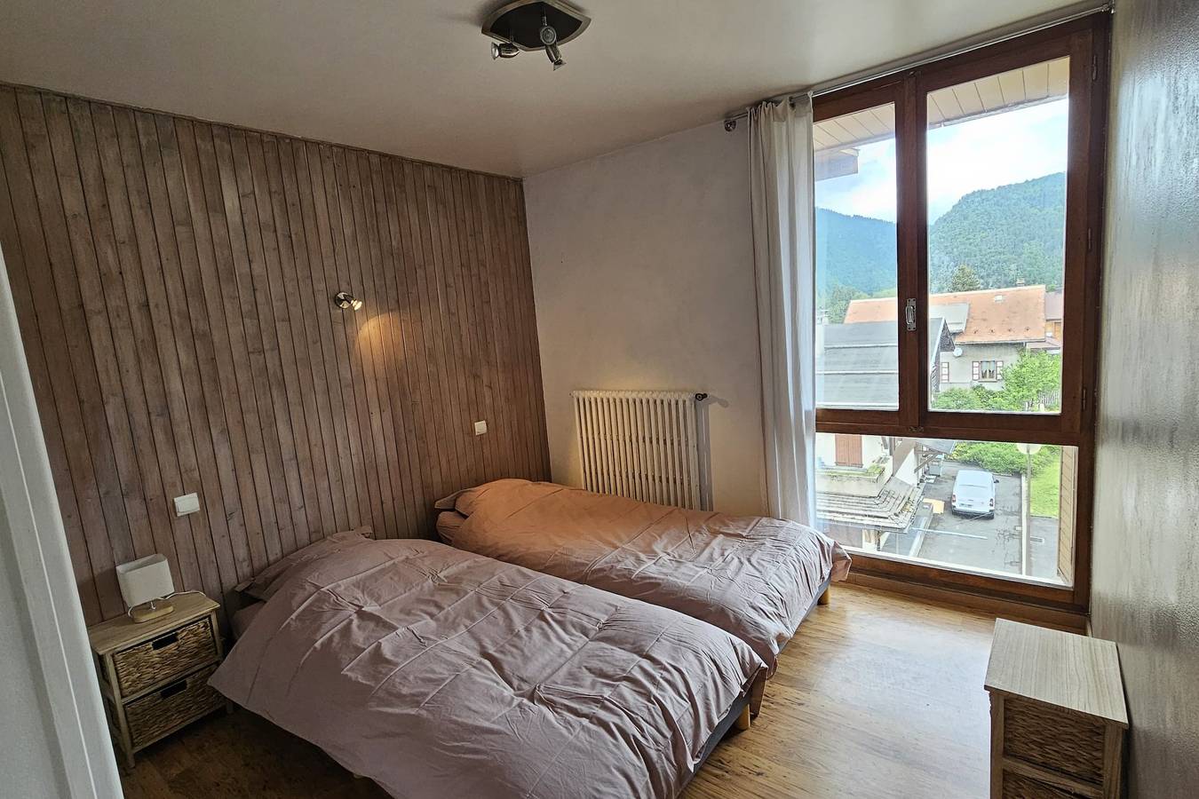 Ganze Wohnung, 2-bedroom apartment in the village square in Saint-Jean-de-Sixt, Annecy und Umgebung