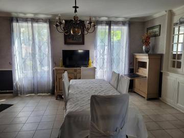 Gîte pour 6 personnes, avec terrasse et vue, animaux acceptés à Cellettes