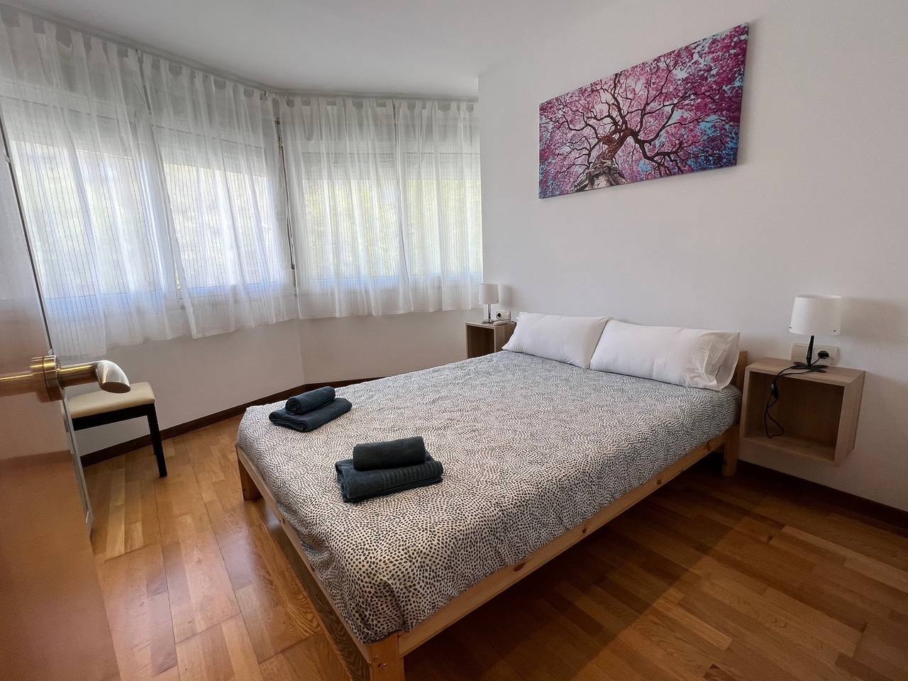 Ganze Wohnung, Helles Apartment mit zwei Schlafzimmern in Maragall in Barcelona Zentrum, Barcelona