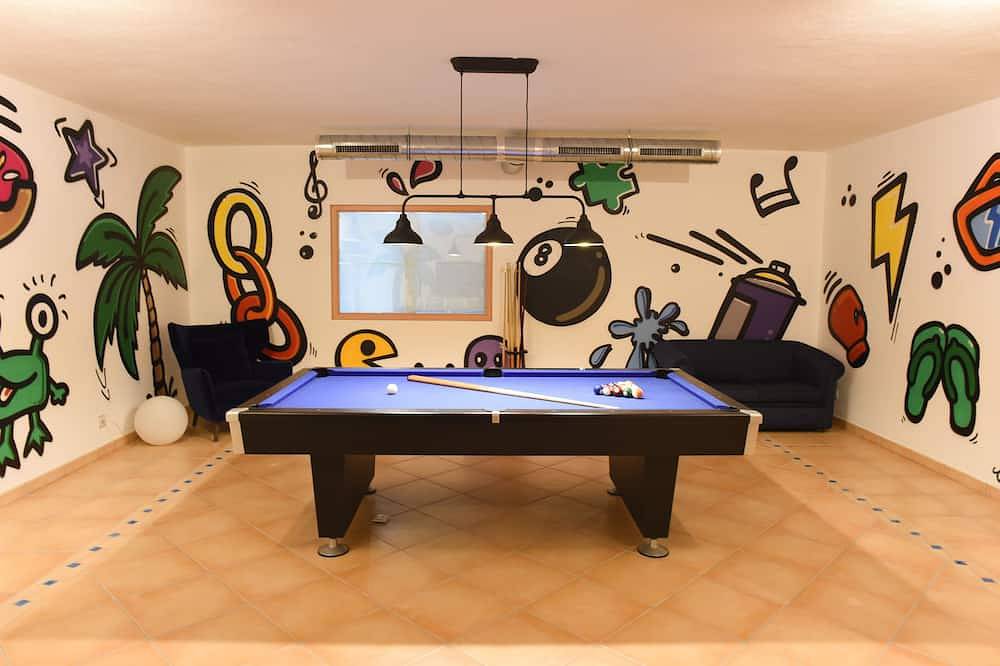 Villa completa com piscina coberta e campo de padel.Perto da praia. Acomoda 14. in Praia do Magoito, São João das Lampas e Terrugem