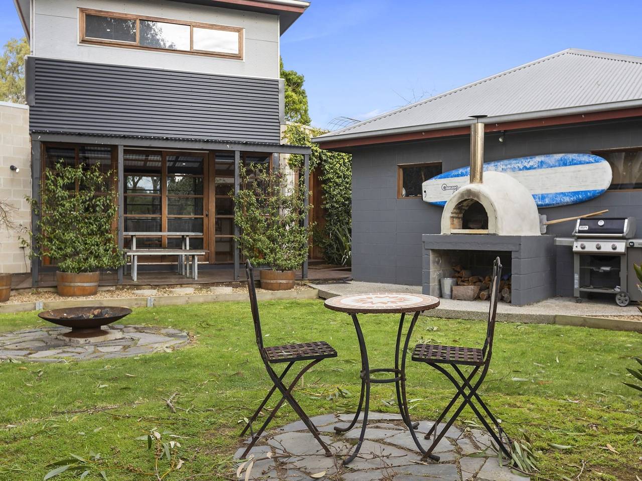 Entire apartment, Stylish 3-Bedroom and Outdoor Grill and Pizza Oven in Bellarine