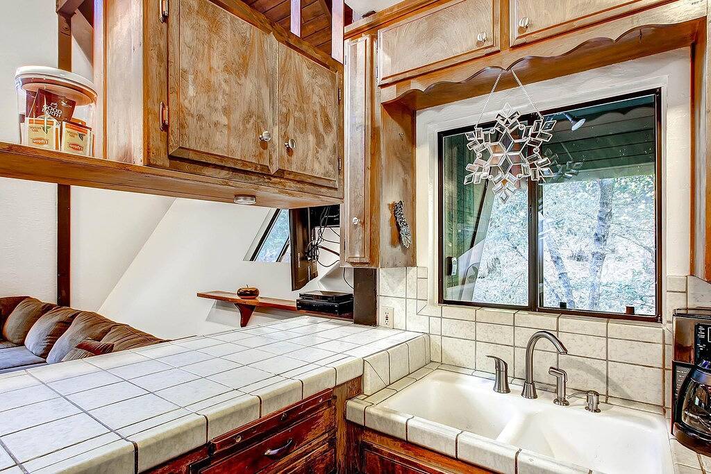 Yosemite's Creekside Birdhouse in Wawona, Mariposa County