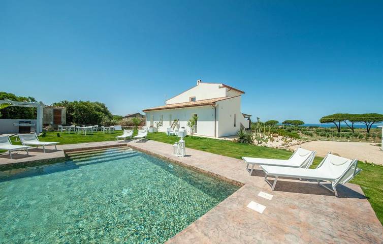 Villa pour 8 personnes, avec Terrasse et Jardin ainsi que Piscine et Vue à Sorso