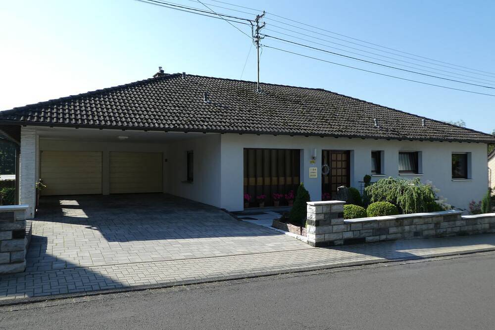 Ganze Wohnung, Großzügige gut ausgestattete Ferienwohnung in Nisterau, Nähe Bad Marienberg in Nisterau, Westerwald