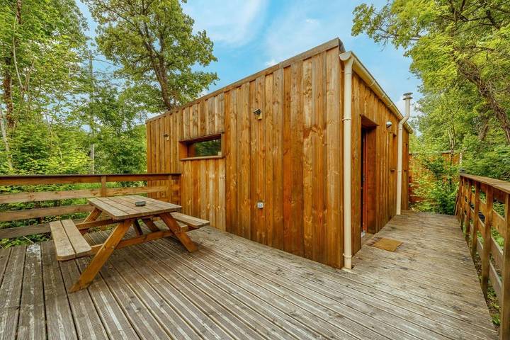 Location de vacances pour 6 personnes, avec Terrasse ainsi que Jardin et Vue dans Blésignac